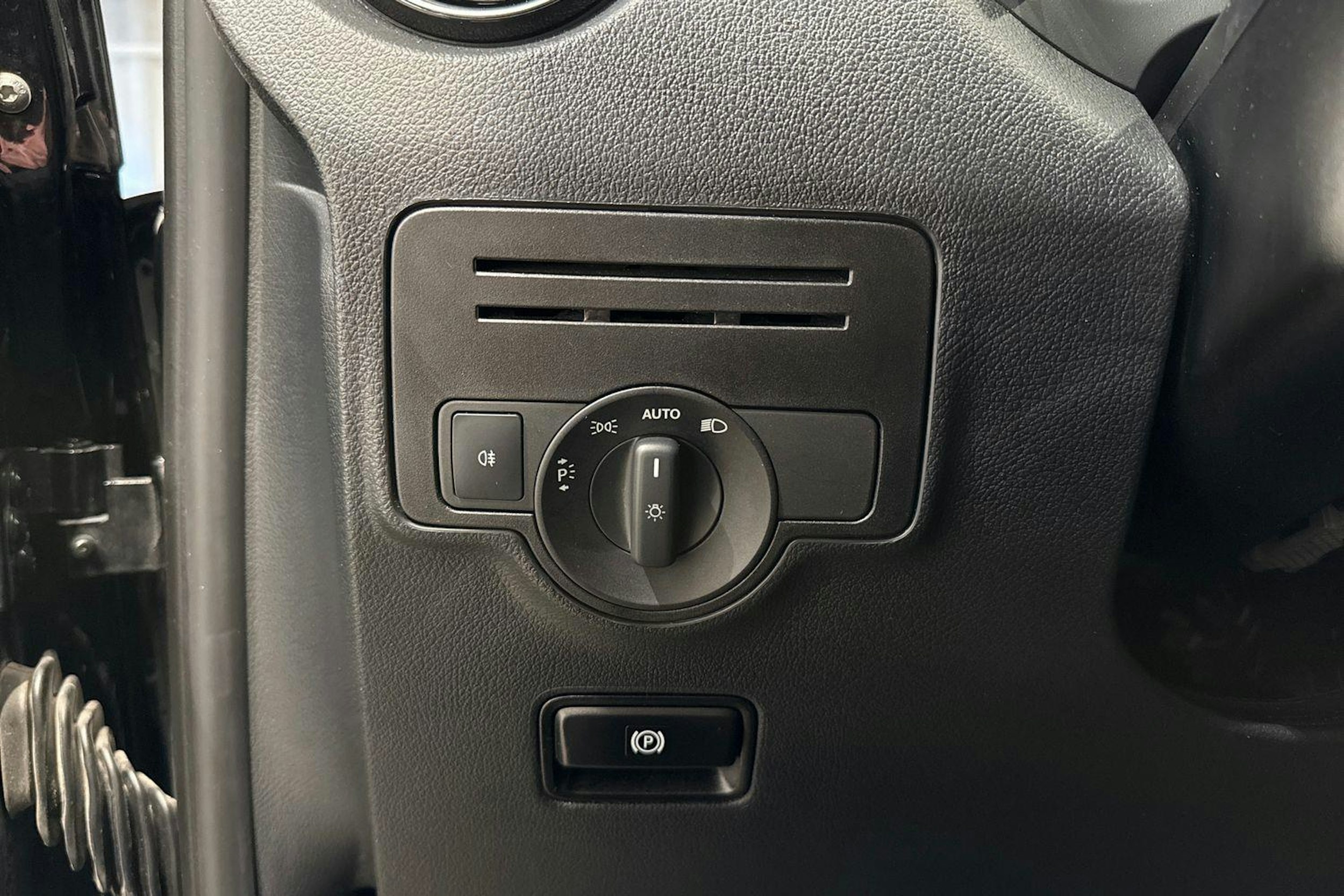 Musta Mercedes-Benz VITO 2023 kuva 21.