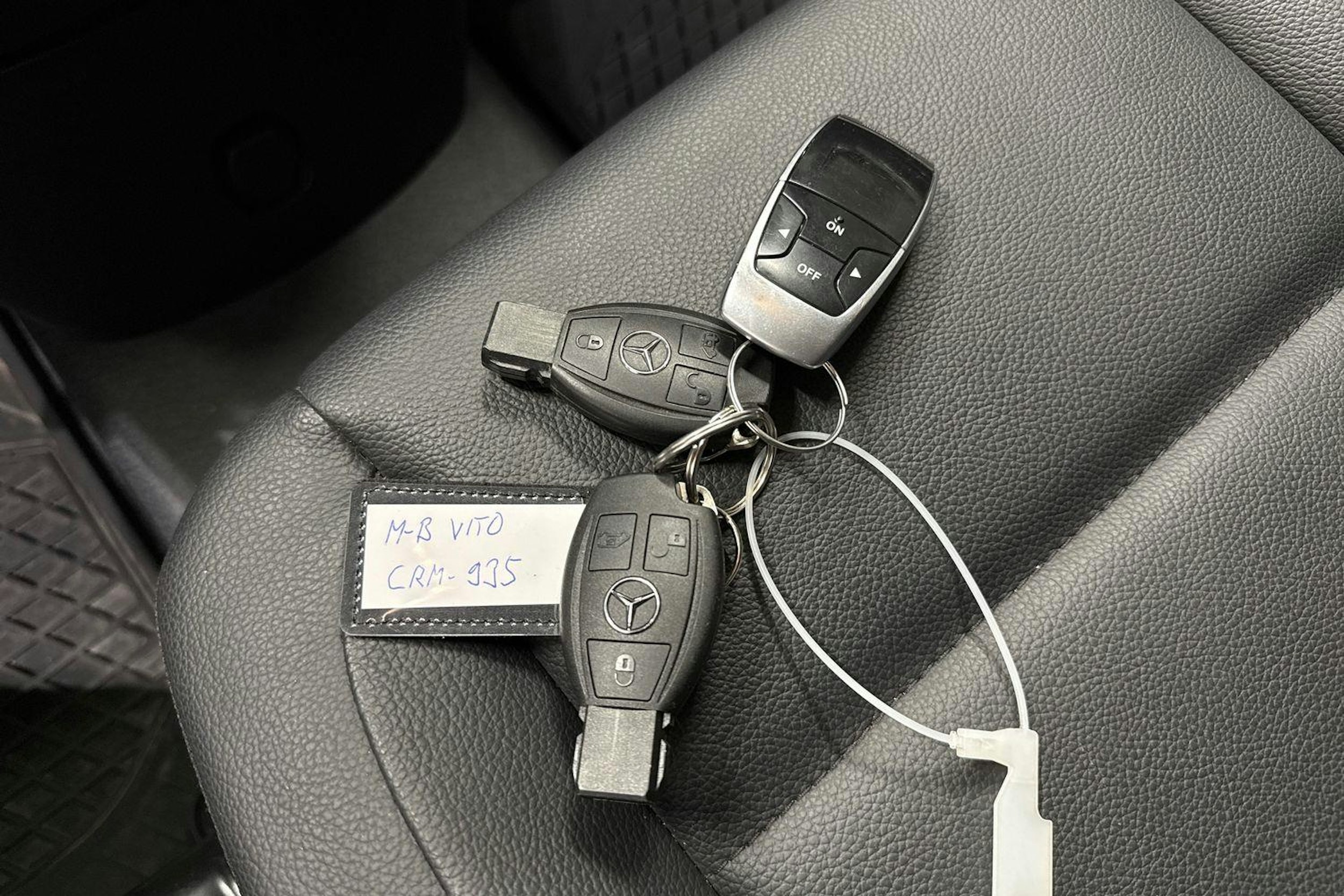 Musta Mercedes-Benz VITO 2023 kuva 22.