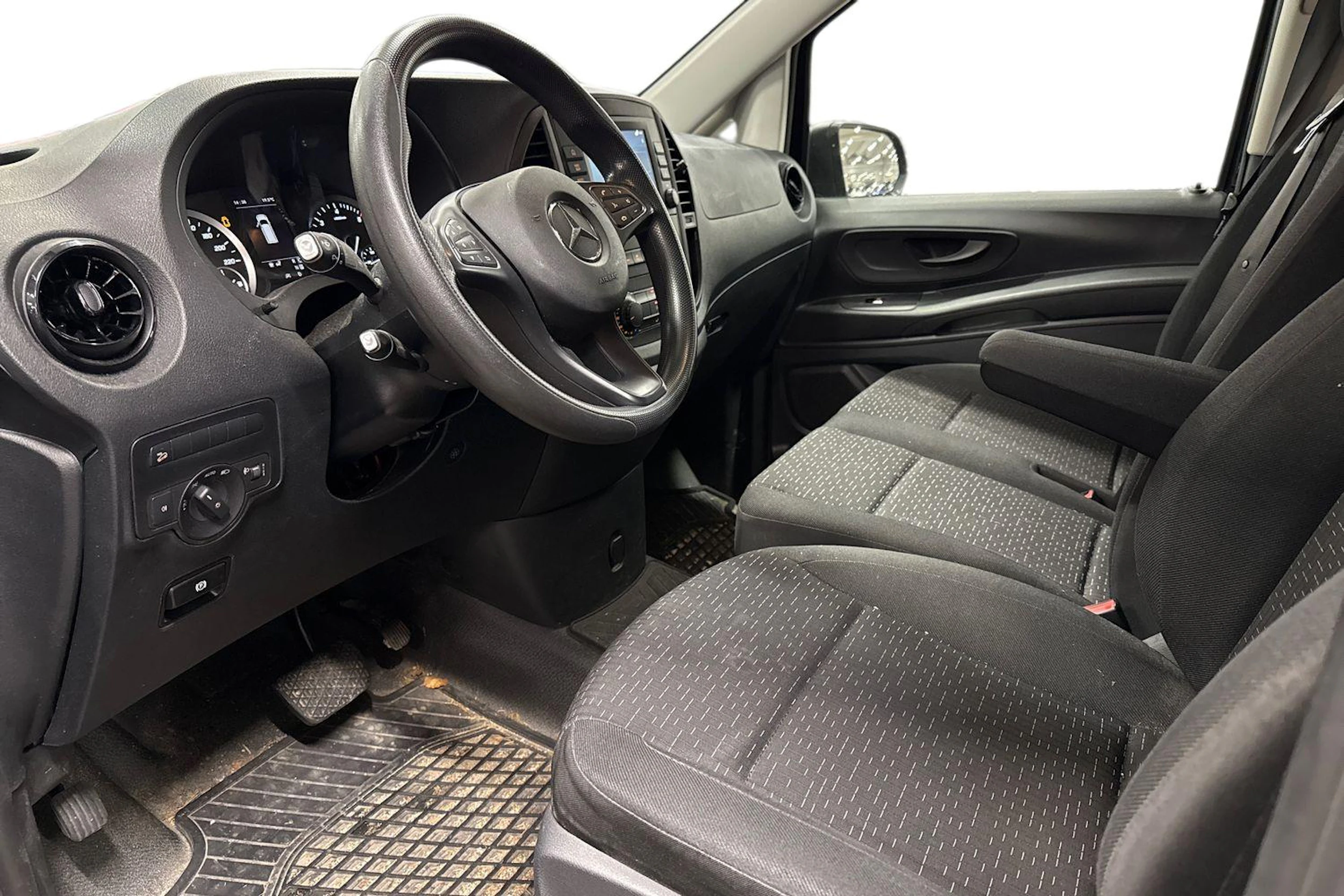 musta Mercedes-Benz Vito 2023 kuva 3.