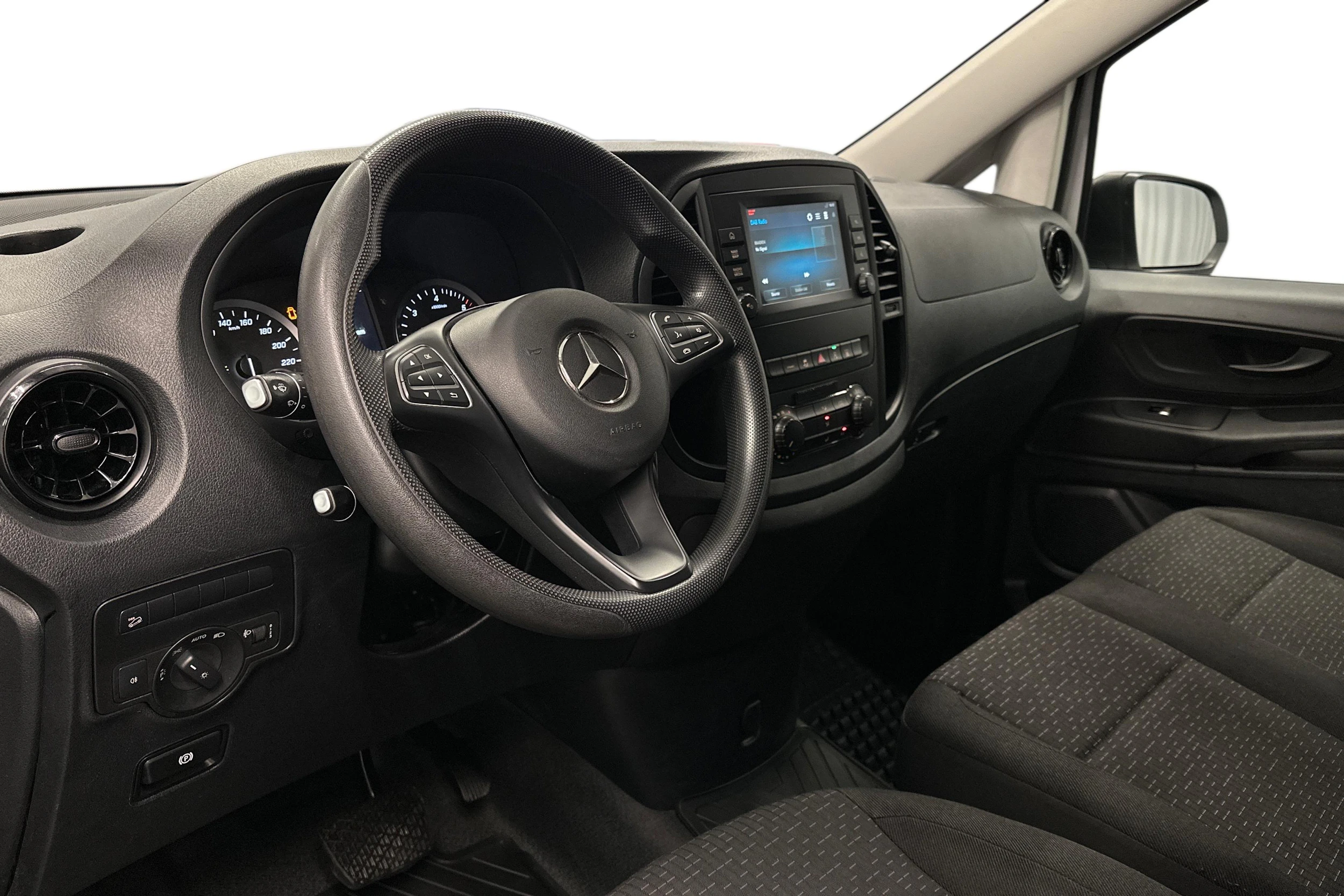 valkoinen Mercedes-Benz Vito 2023 kuva 6.