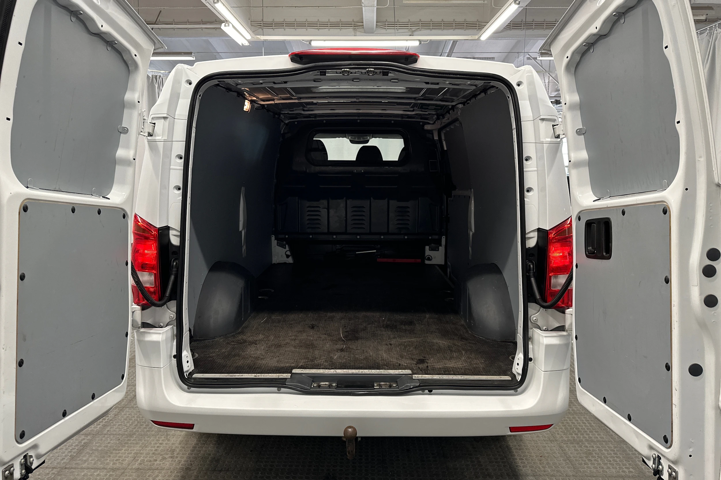 valkoinen Mercedes-Benz Vito 2023 kuva 11.