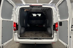valkoinen Mercedes-Benz Vito 2023 kuva 11.