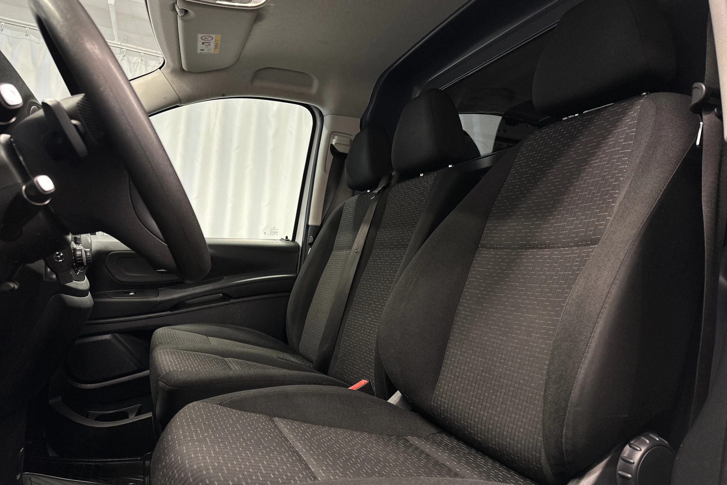 valkoinen Mercedes-Benz Vito 2023 kuva 12.