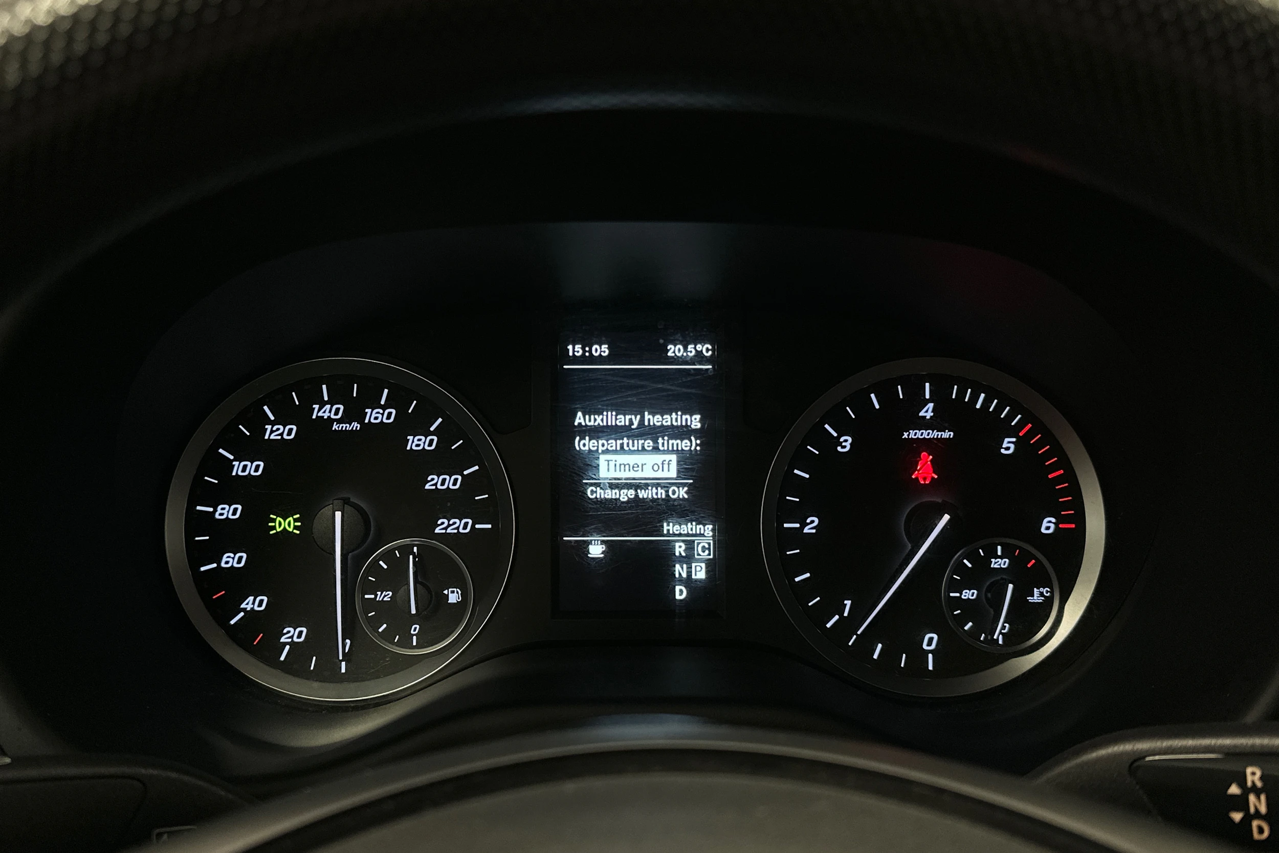 valkoinen Mercedes-Benz Vito 2023 kuva 18.