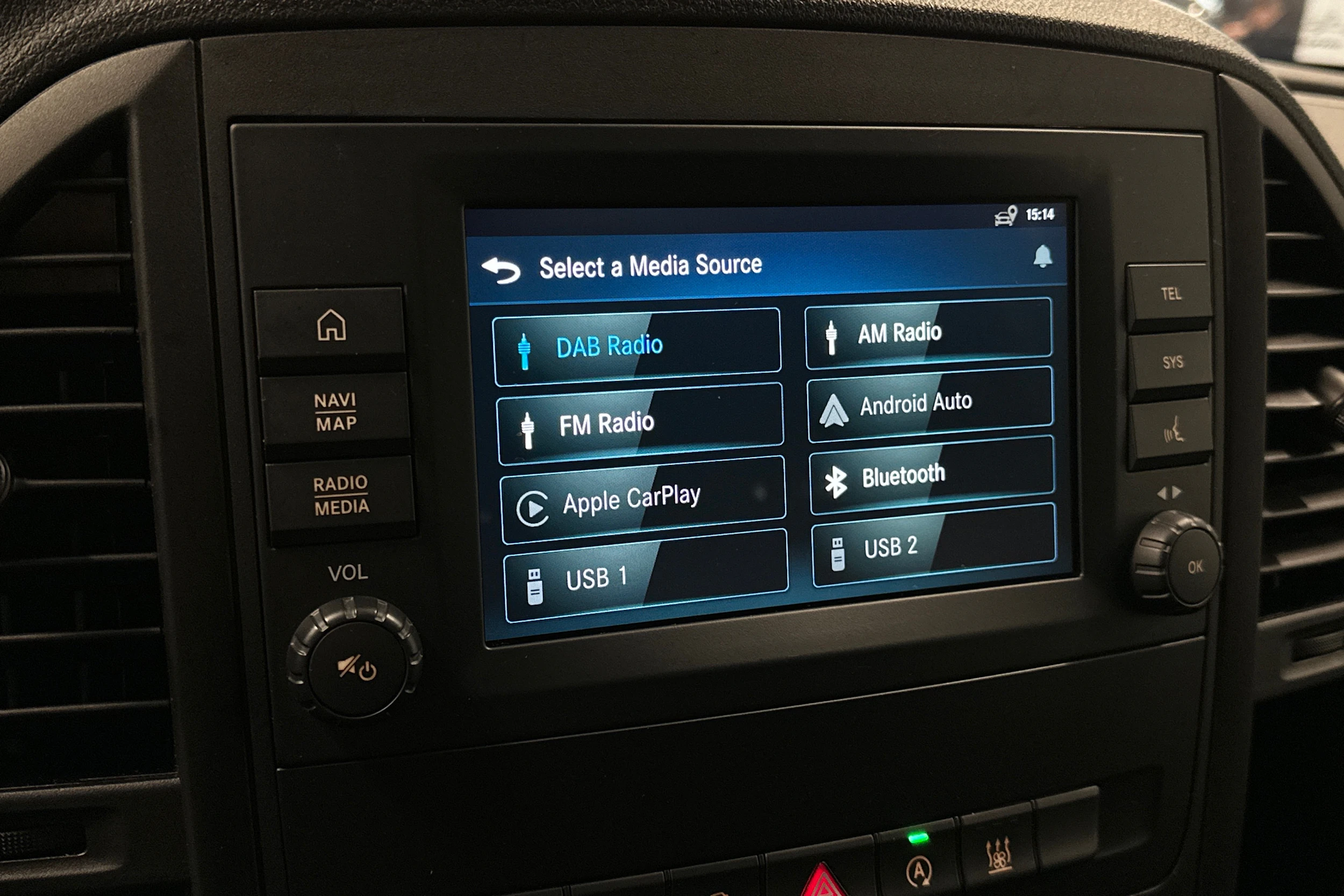 valkoinen Mercedes-Benz Vito 2023 kuva 20.
