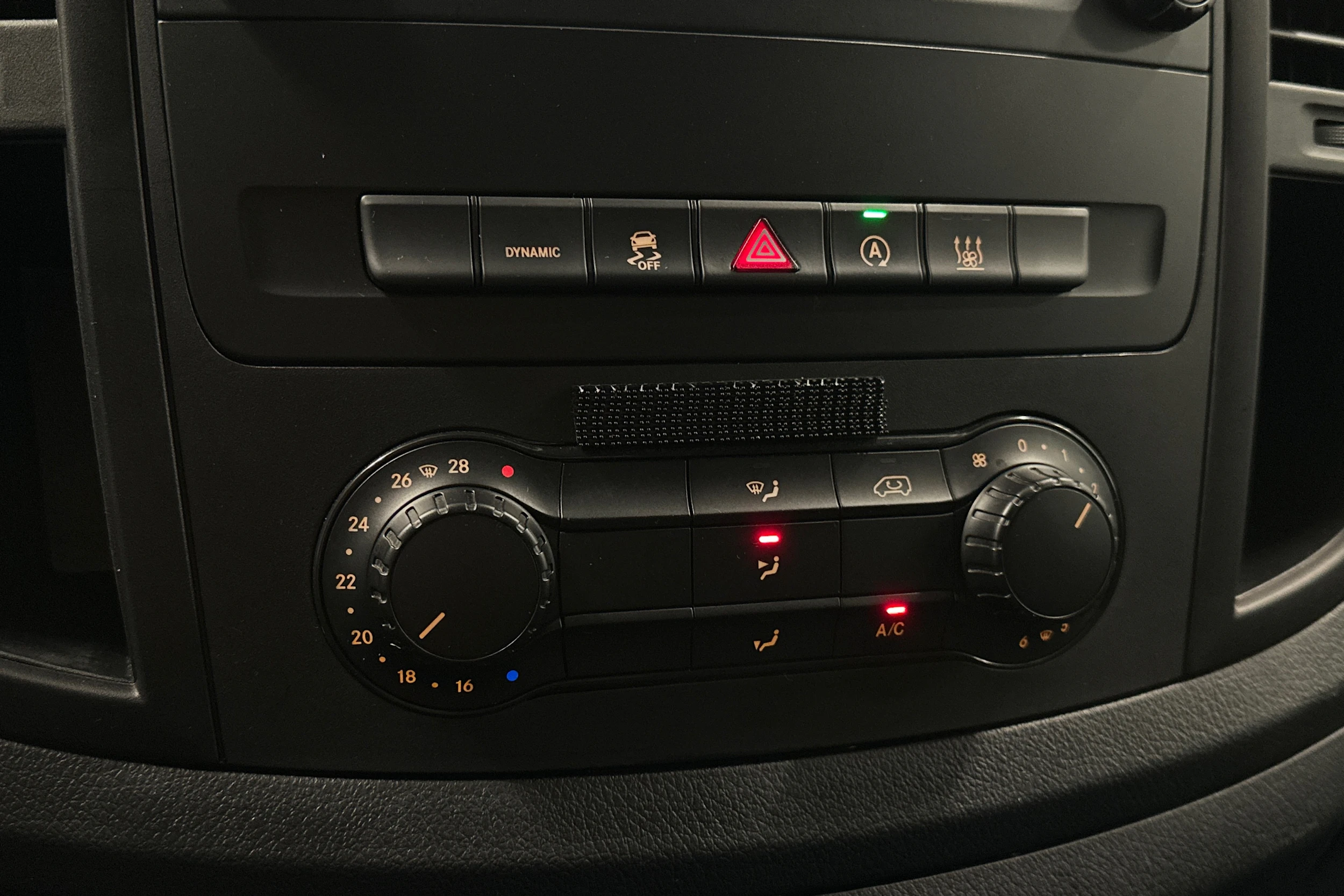 valkoinen Mercedes-Benz Vito 2023 kuva 22.