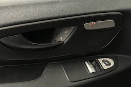 valkoinen Mercedes-Benz Vito 2023 kuva 24.