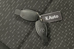 valkoinen Mercedes-Benz Vito 2023 kuva 25.