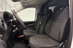 valkoinen Mercedes-Benz Vito 2023 kuva 17.
