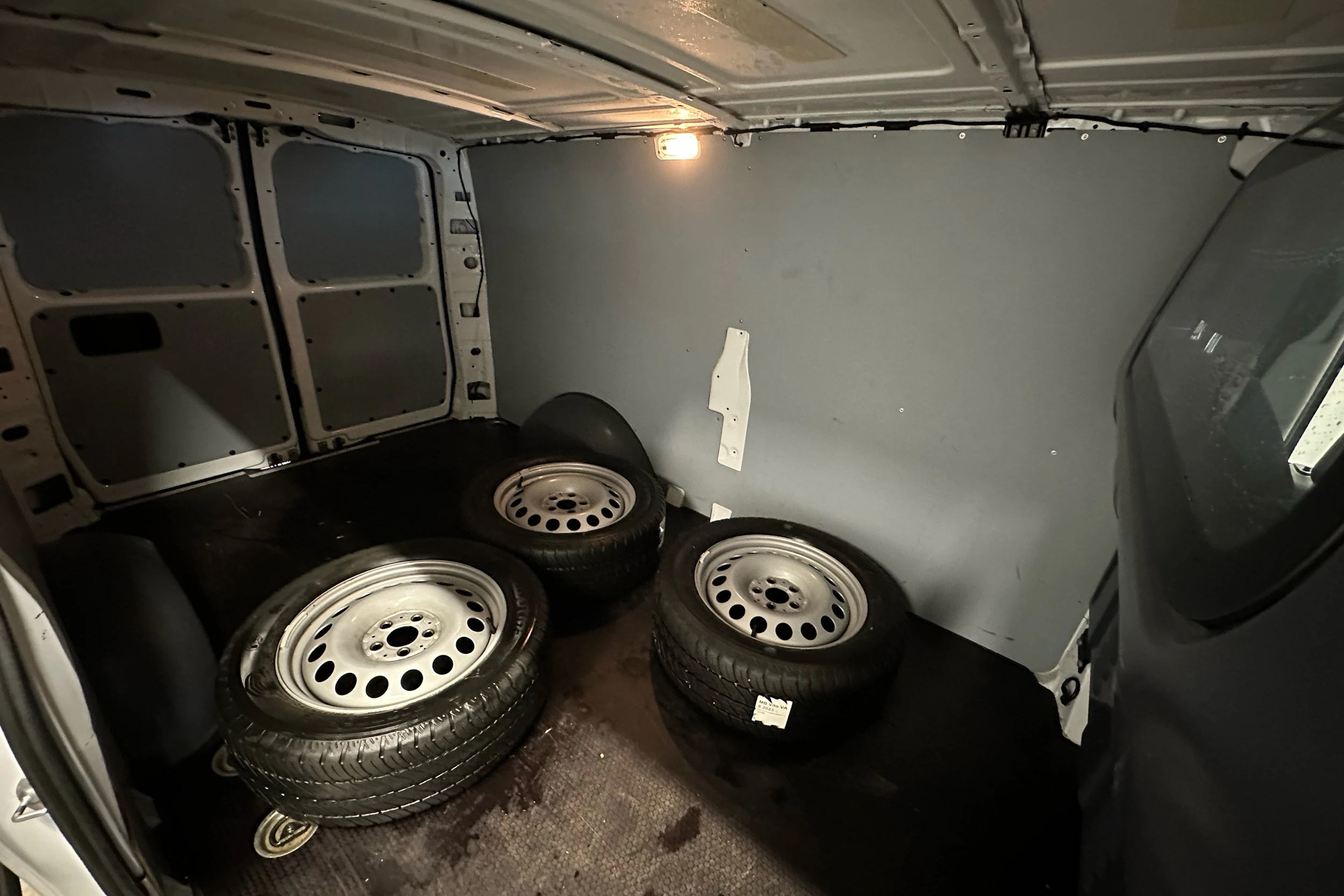 valkoinen Mercedes-Benz Vito 2023 kuva 19.
