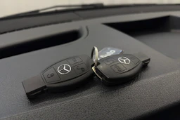 valkoinen Mercedes-Benz Vito 2023 kuva 28.