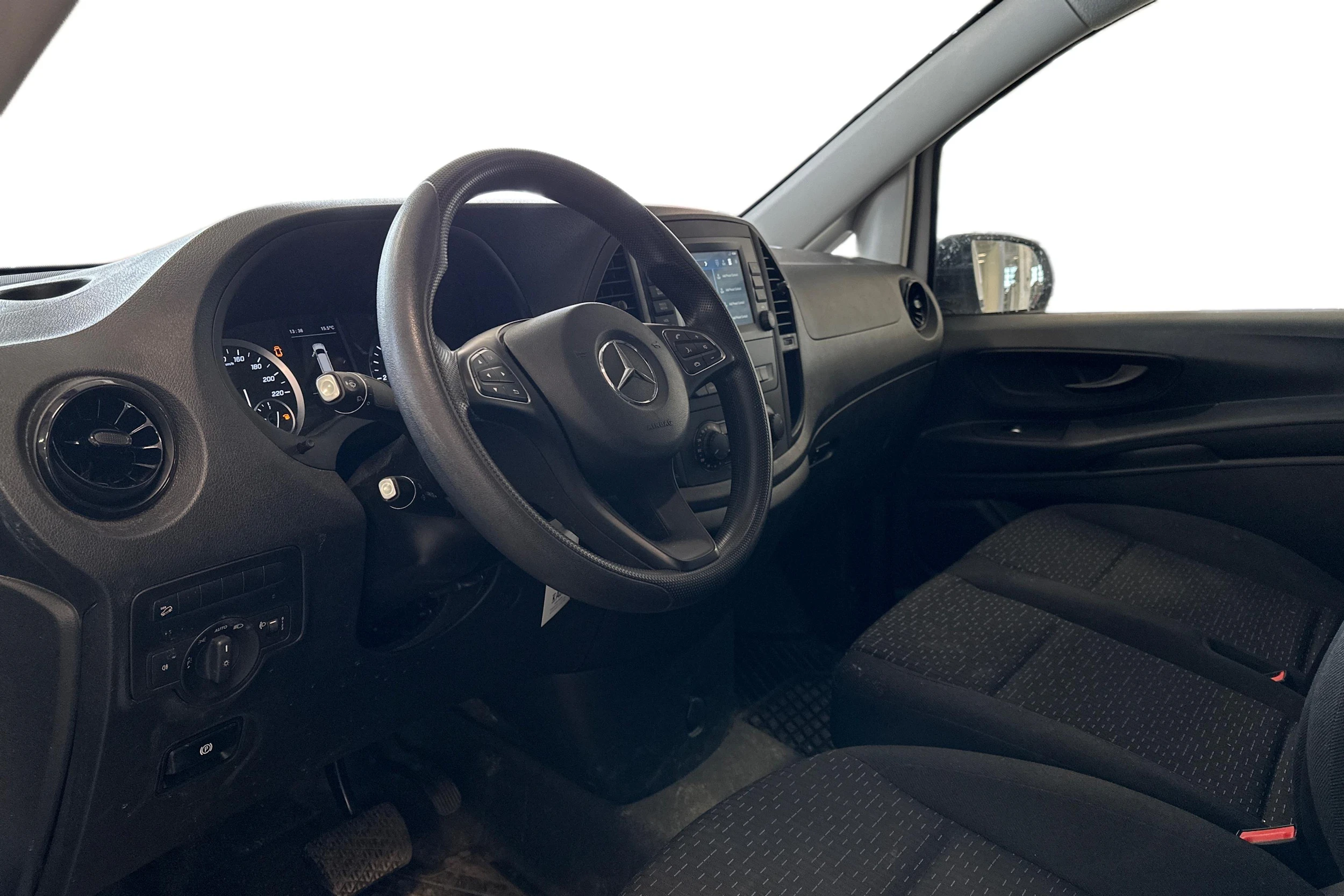 valkoinen Mercedes-Benz Vito 2023 kuva 3.