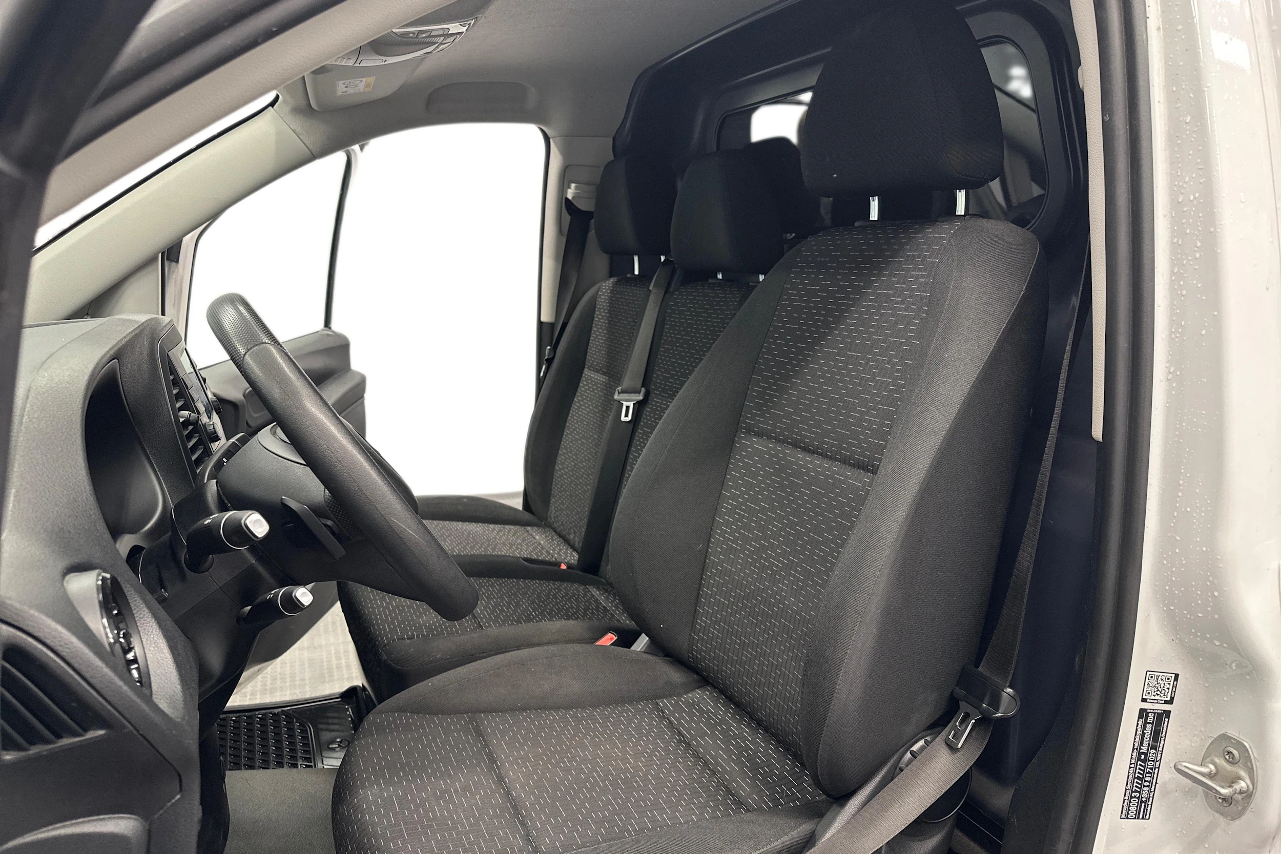 valkoinen Mercedes-Benz Vito 2023 kuva 8.