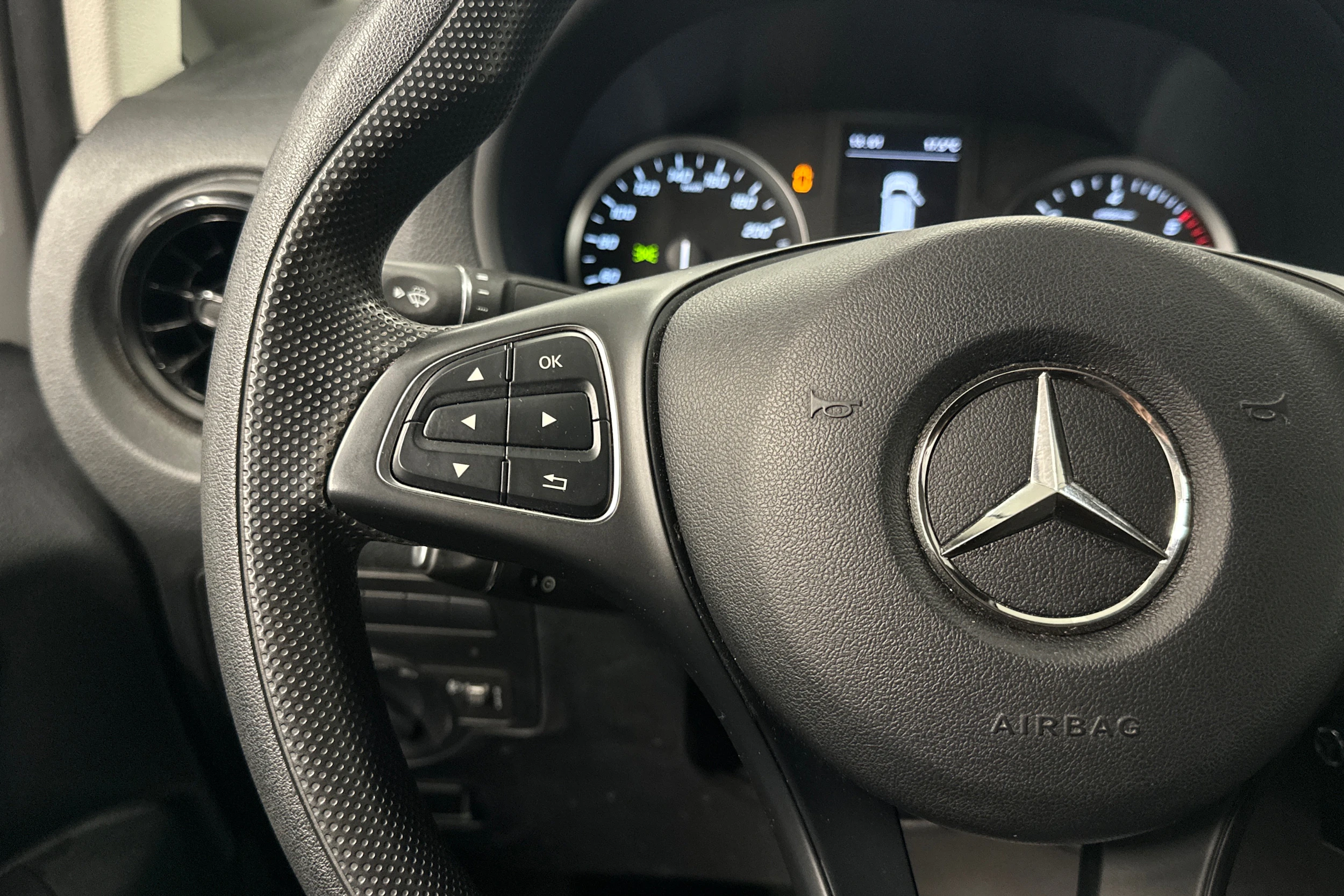 valkoinen Mercedes-Benz Vito 2023 kuva 11.