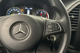 valkoinen Mercedes-Benz Vito 2023 kuva 12.