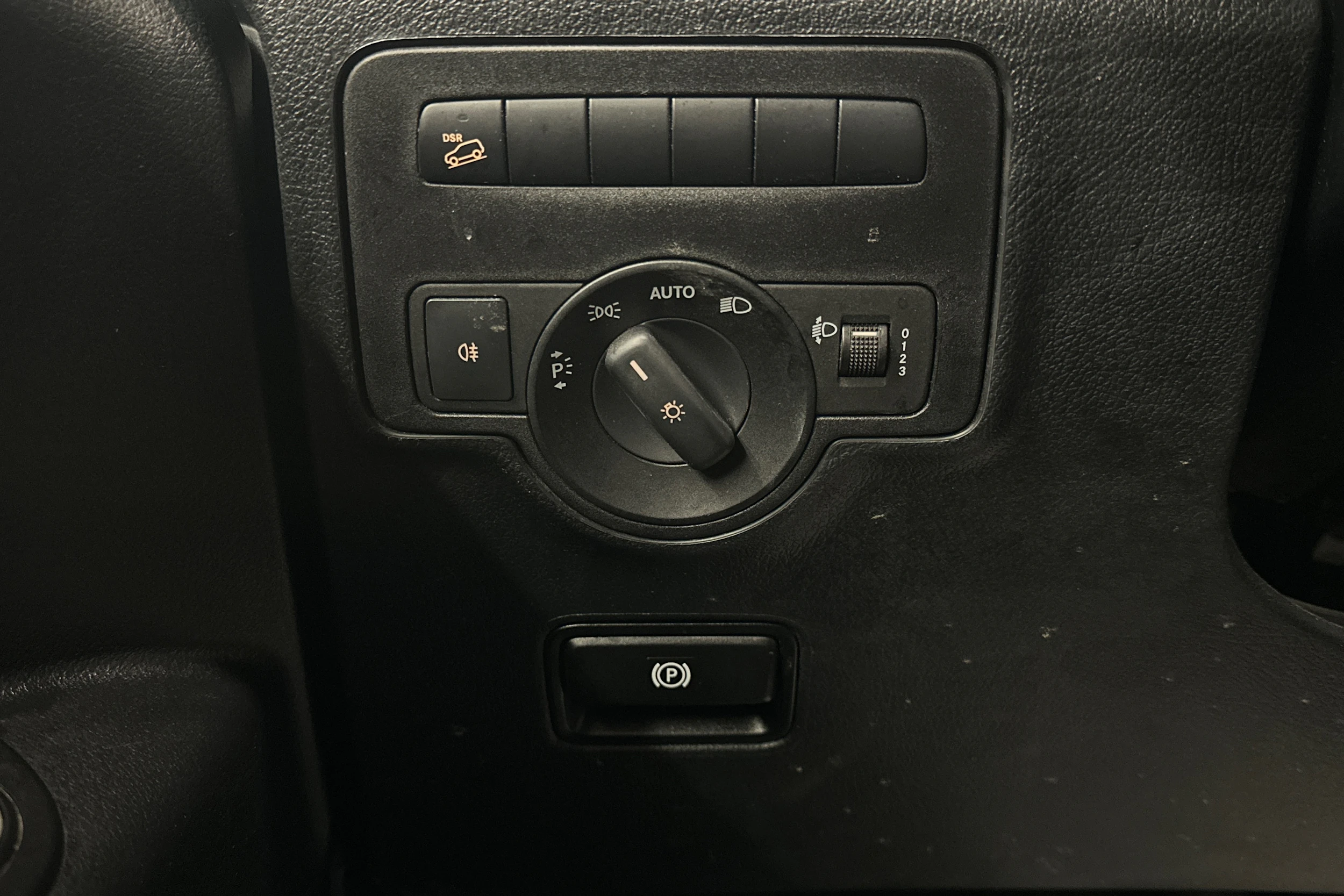 valkoinen Mercedes-Benz Vito 2023 kuva 14.