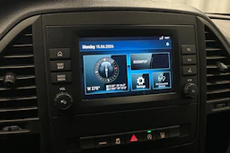 valkoinen Mercedes-Benz Vito 2023 kuva 16.