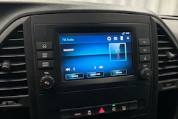 valkoinen Mercedes-Benz Vito 2023 kuva 17.
