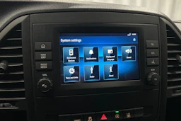 valkoinen Mercedes-Benz Vito 2023 kuva 19.