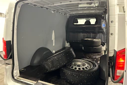 valkoinen Mercedes-Benz Vito 2023 kuva 24.