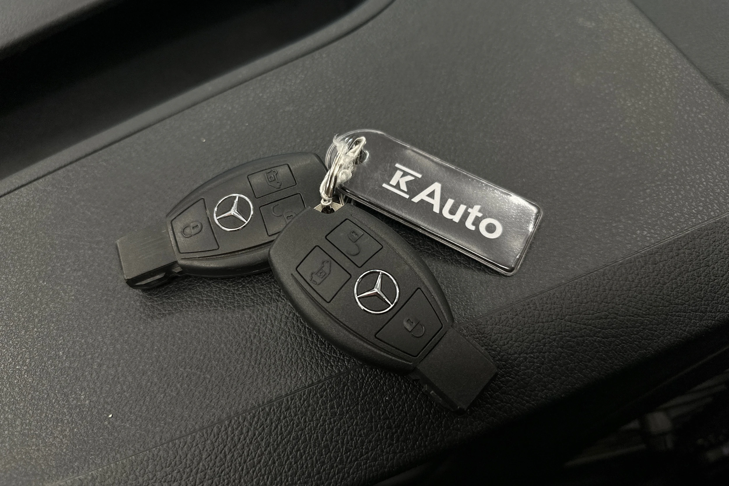 valkoinen Mercedes-Benz Vito 2023 kuva 27.