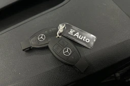 valkoinen Mercedes-Benz Vito 2023 kuva 27.