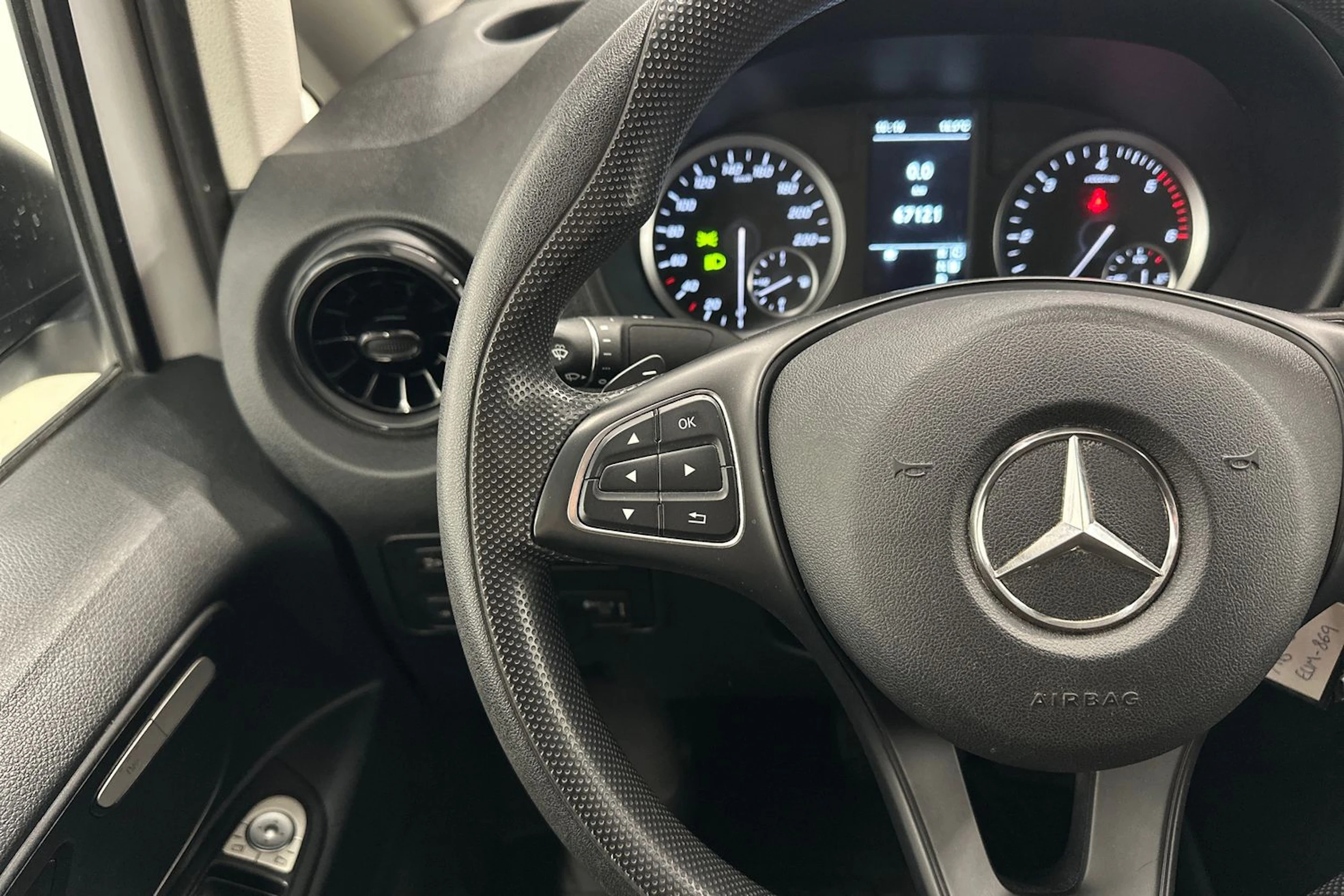 valkoinen Mercedes-Benz Vito 2023 kuva 11.