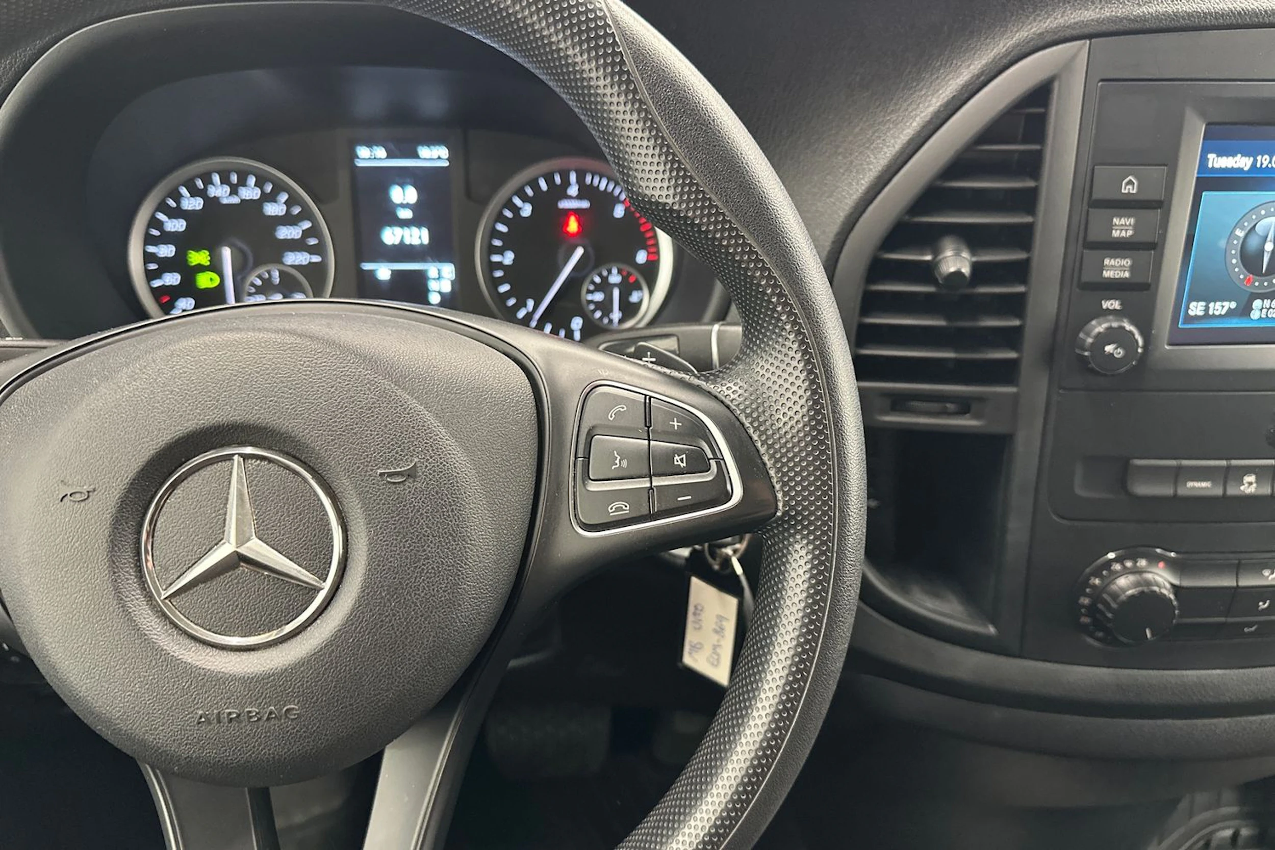valkoinen Mercedes-Benz Vito 2023 kuva 12.