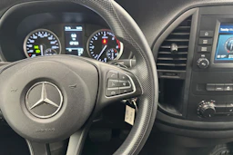 valkoinen Mercedes-Benz Vito 2023 kuva 12.