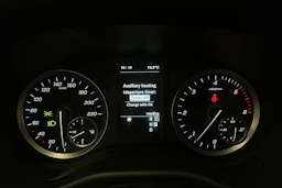 valkoinen Mercedes-Benz Vito 2023 kuva 14.