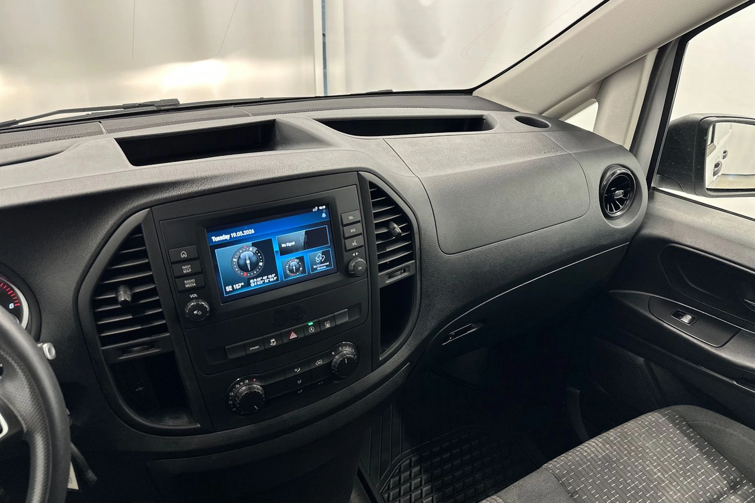valkoinen Mercedes-Benz Vito 2023 kuva 15.