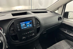 valkoinen Mercedes-Benz Vito 2023 kuva 15.