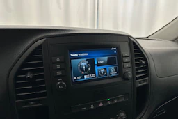 valkoinen Mercedes-Benz Vito 2023 kuva 16.