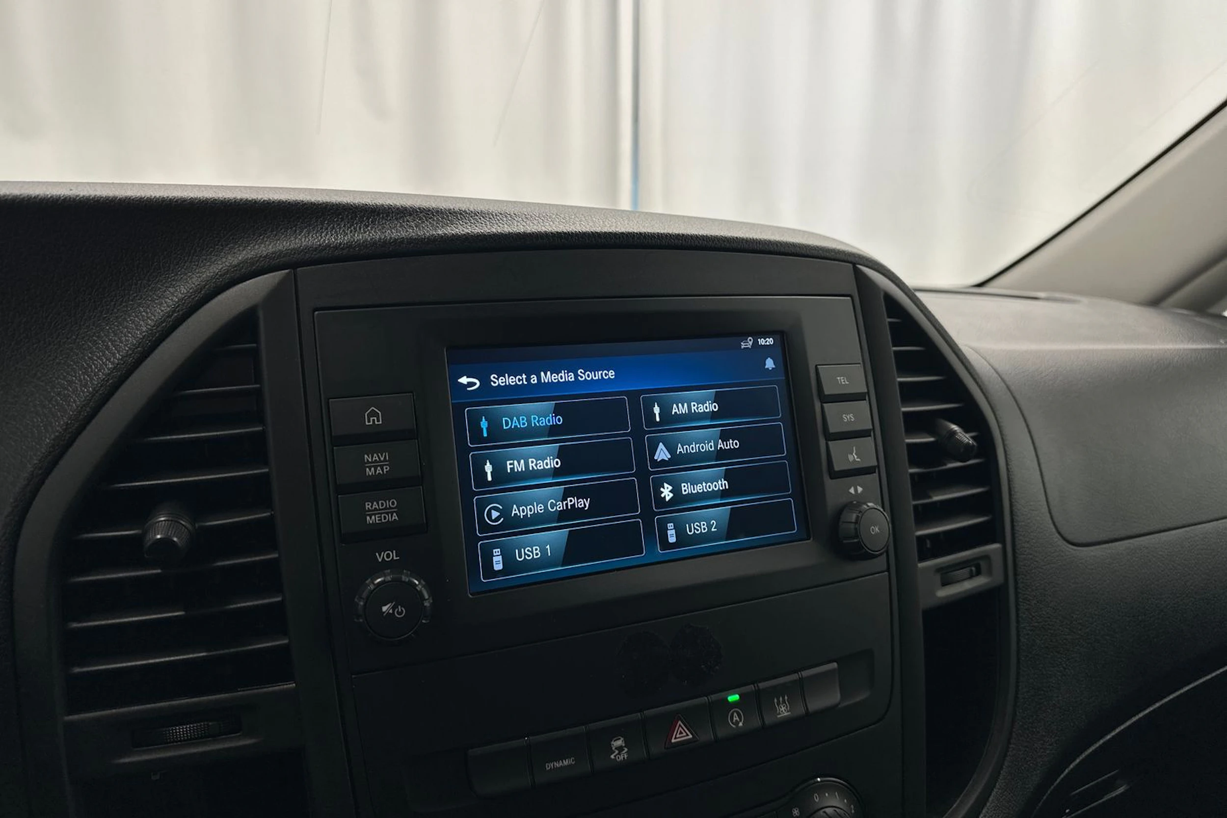 valkoinen Mercedes-Benz Vito 2023 kuva 18.