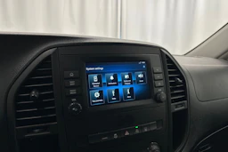 valkoinen Mercedes-Benz Vito 2023 kuva 19.
