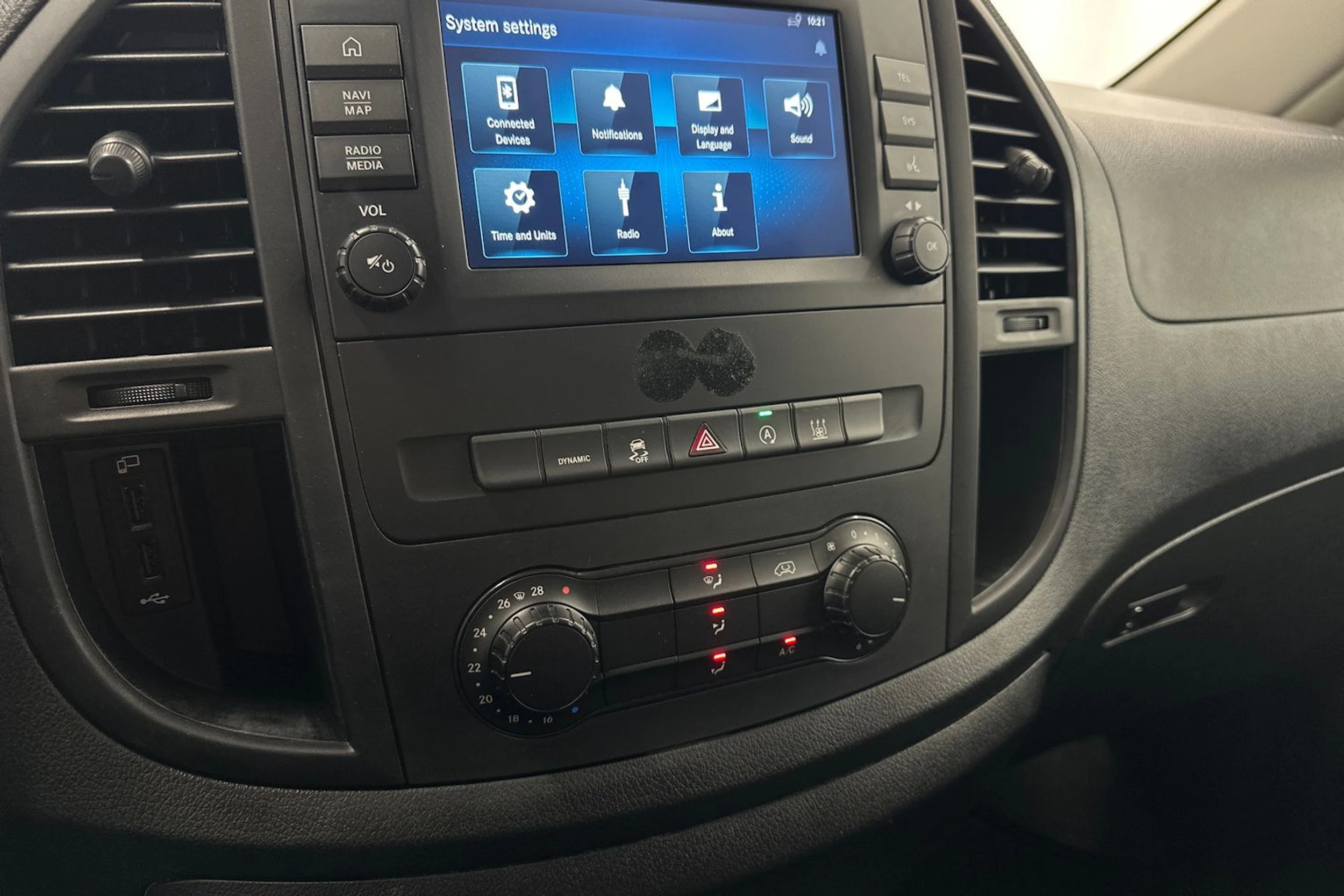valkoinen Mercedes-Benz Vito 2023 kuva 21.