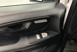valkoinen Mercedes-Benz Vito 2023 kuva 23.