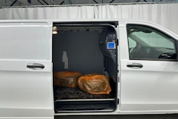 valkoinen Mercedes-Benz Vito 2023 kuva 24.