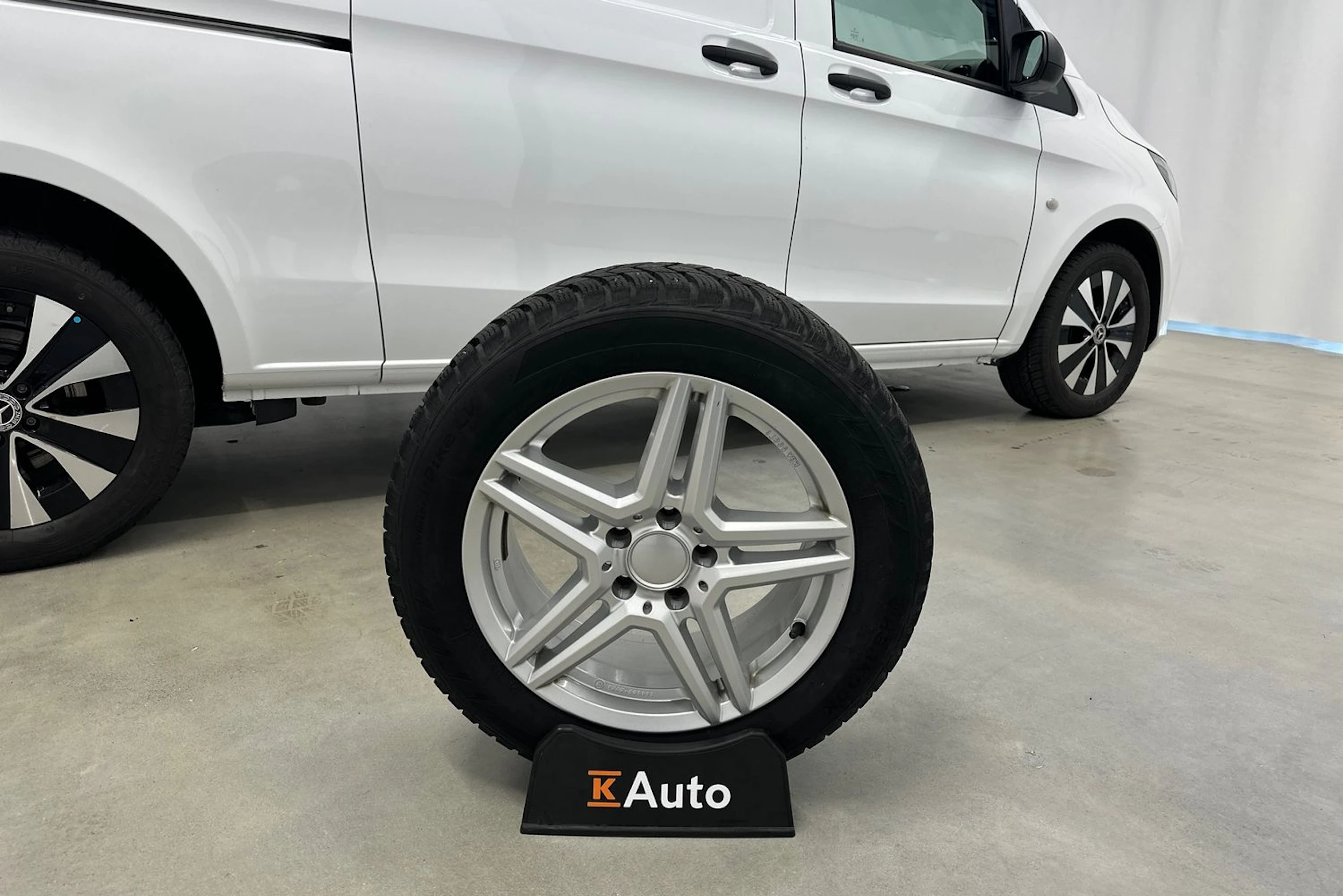valkoinen Mercedes-Benz Vito 2023 kuva 31.