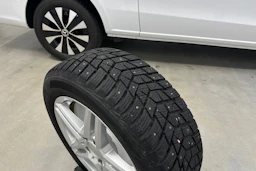 valkoinen Mercedes-Benz Vito 2023 kuva 32.