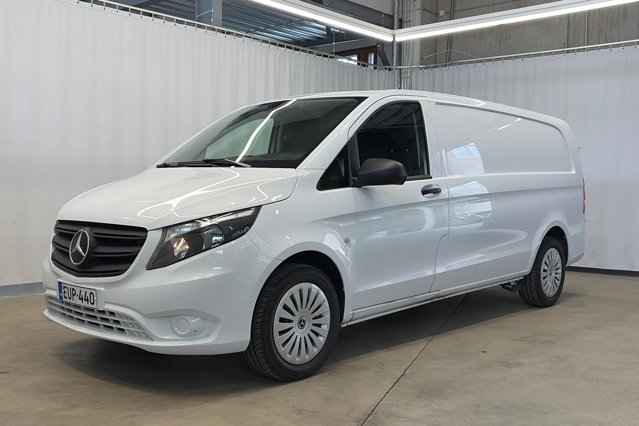 valkoinen Mercedes-Benz Vito 2023 kuva 6.