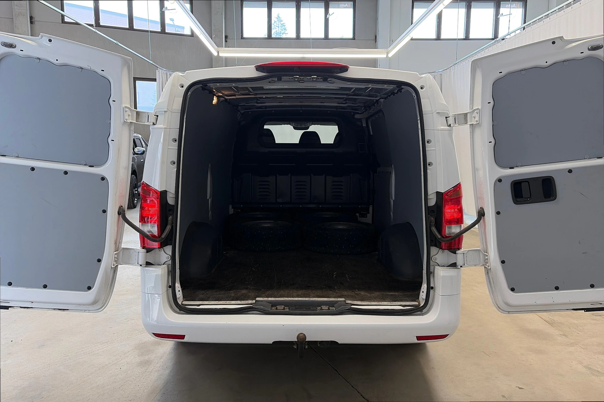 valkoinen Mercedes-Benz Vito 2023 kuva 8.