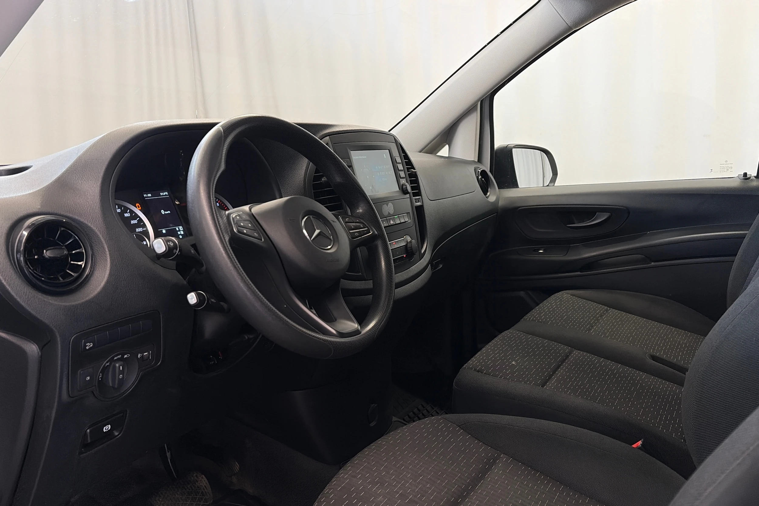 valkoinen Mercedes-Benz Vito 2023 kuva 12.