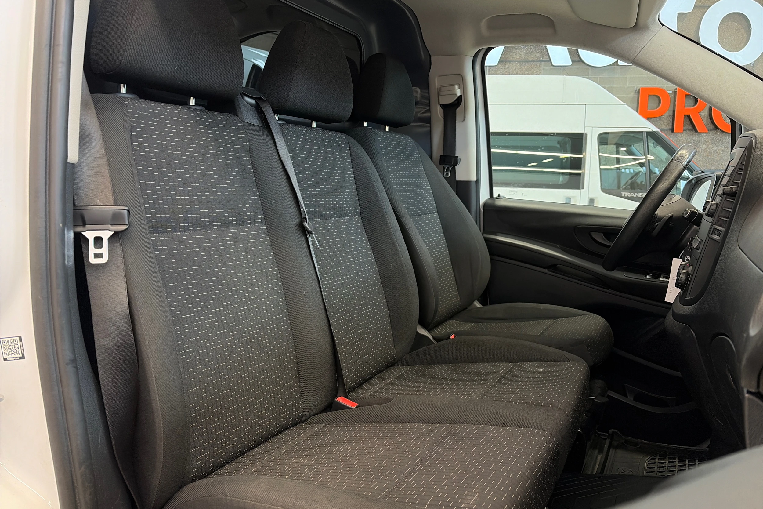 valkoinen Mercedes-Benz Vito 2023 kuva 13.