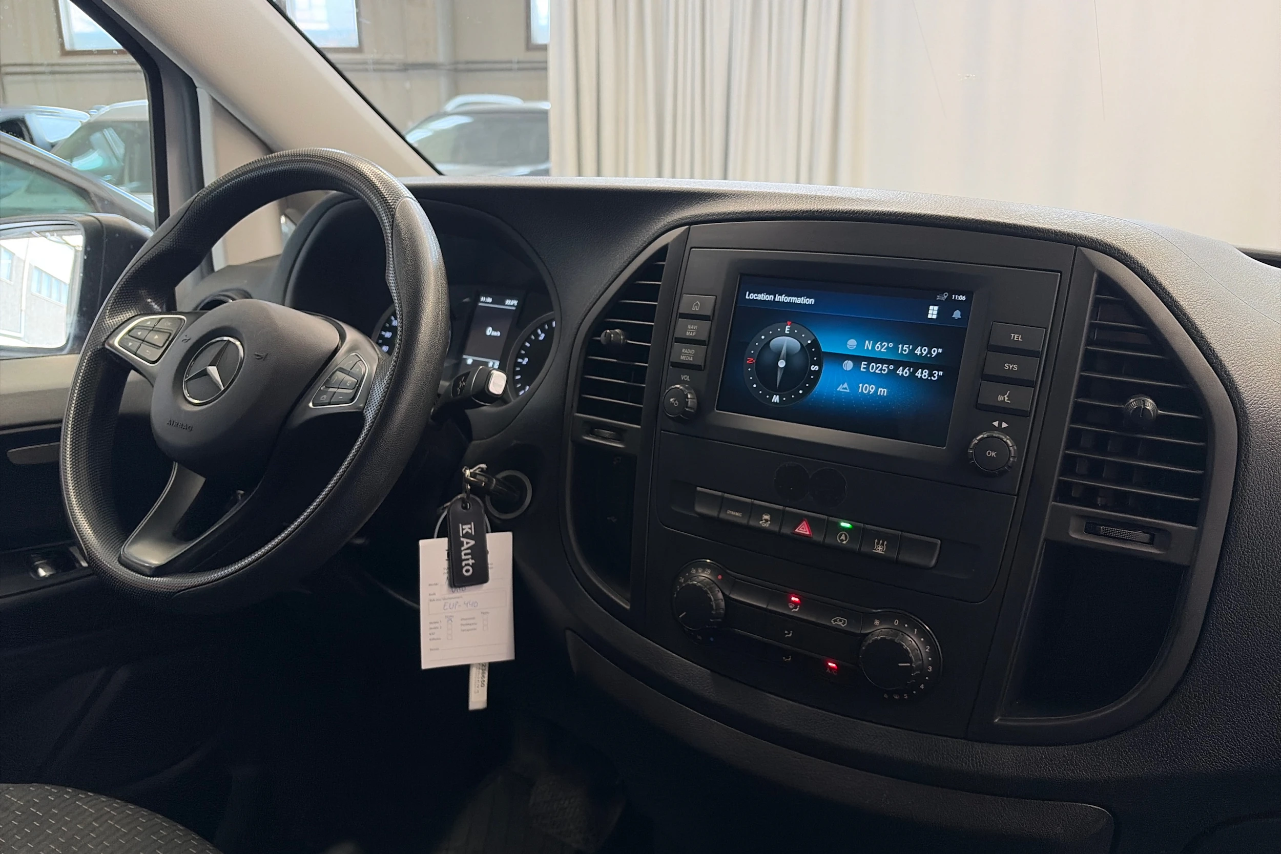 valkoinen Mercedes-Benz Vito 2023 kuva 14.