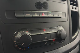 valkoinen Mercedes-Benz Vito 2023 kuva 18.