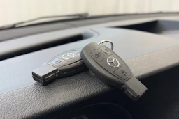 valkoinen Mercedes-Benz Vito 2023 kuva 27.