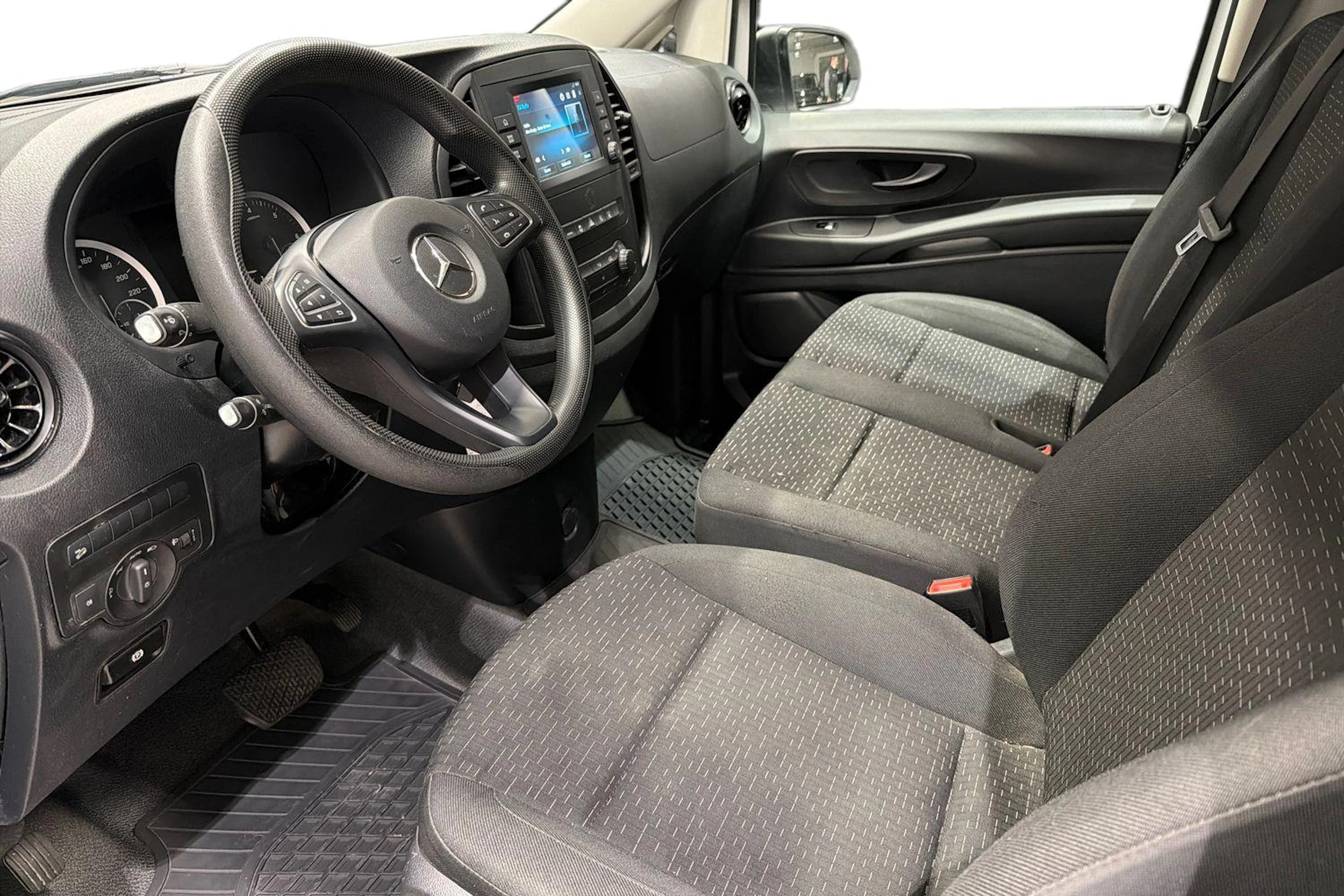valkoinen Mercedes-Benz Vito 2023 kuva 8.