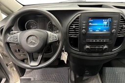 valkoinen Mercedes-Benz Vito 2023 kuva 9.