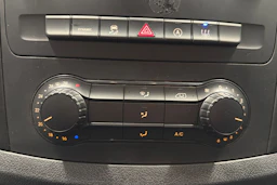 valkoinen Mercedes-Benz Vito 2023 kuva 18.